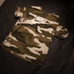 Nike camouflage shirt size L